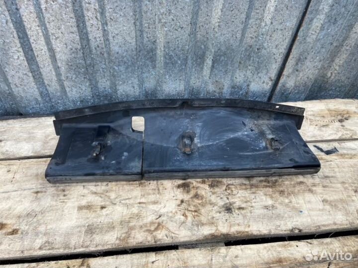 Дефлектор радиатора Mercedes-Benz 190E W201 OM601