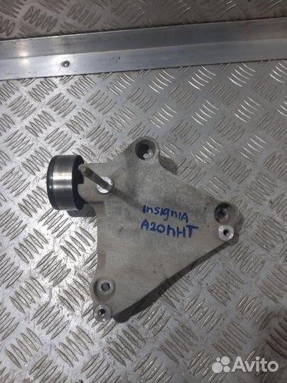 Кронштейн компрессора кондиционера Opel Insignia A