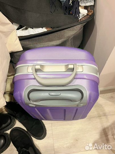 Чемодан фиолетовый