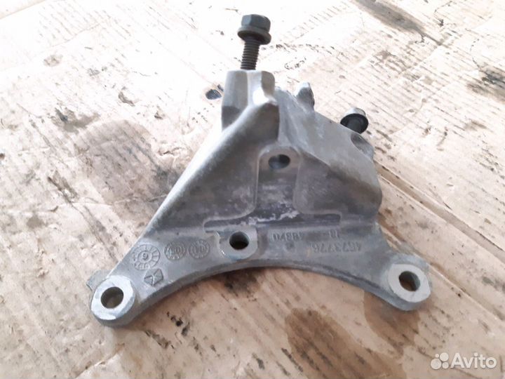Кронштейн левой опоры двс Волга Сайбер