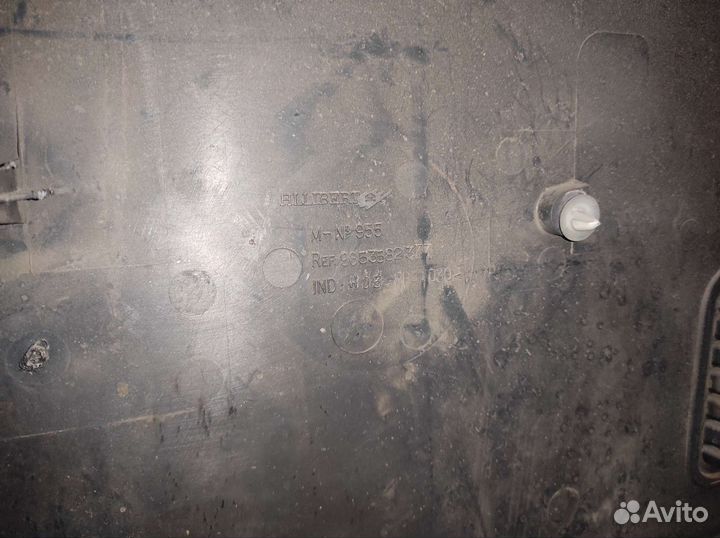 Задняя панель багажника