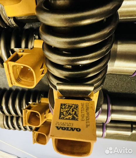 Насос-форсунки Volvo Renault DXI11 21582103