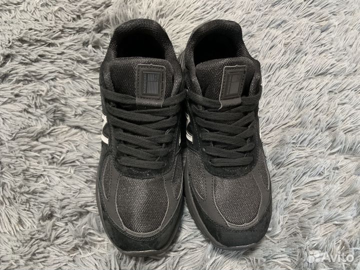 Кроссовки женские