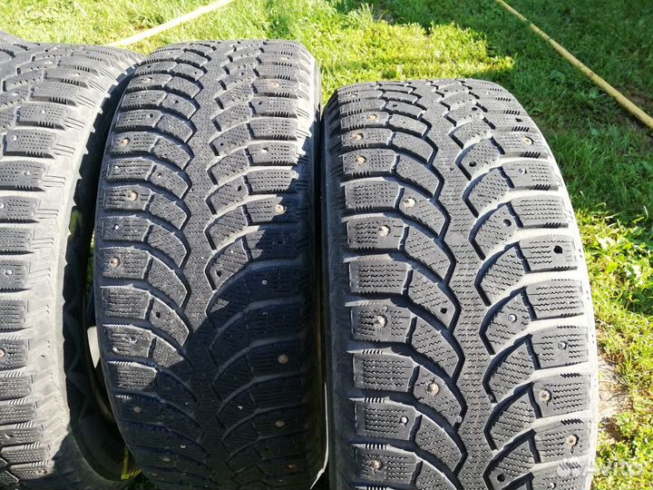 Bridgestone Blizzak Spike-01 215/60 R16