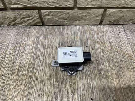 Volkswagen Touareg NF Датчик ускорения