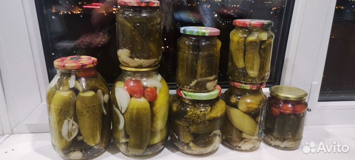 Маринованные огурцы, помидоры, икра кабачковая