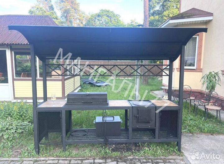 Мангал с крышей