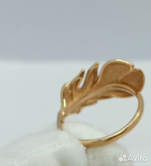 Кольцо с синтетическим камнем Золото