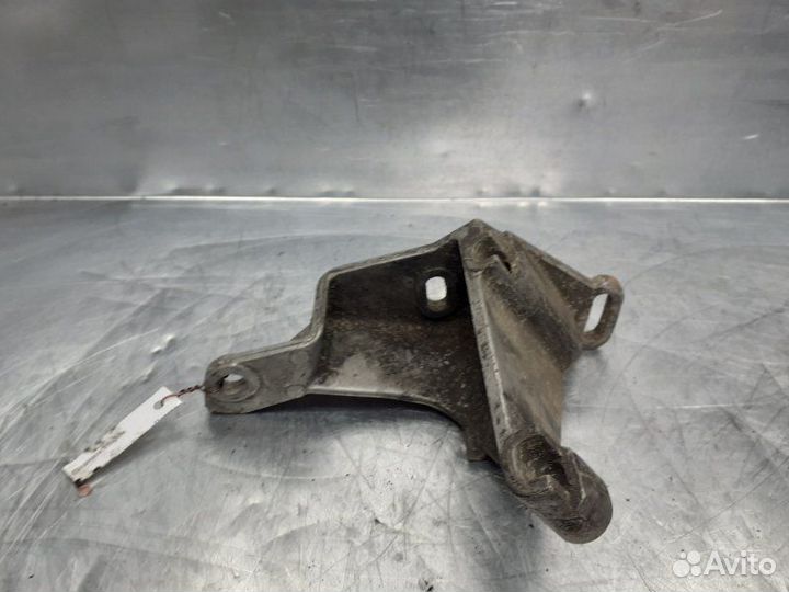 Кронштейн гидроусилителя Volkswagen Passat B3