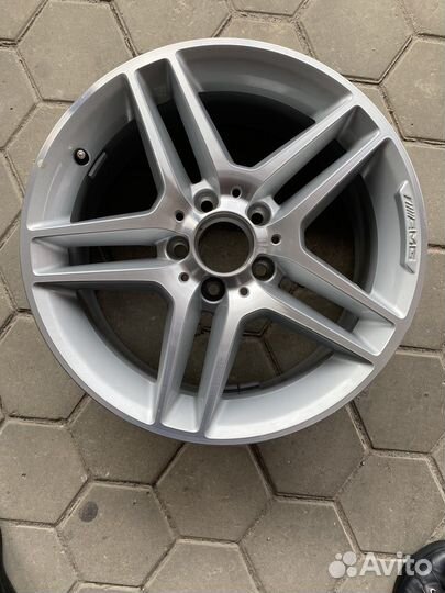 Один новый оригинальный диск AMG R17 A2044019602