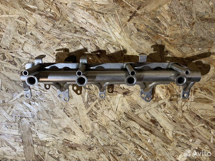 Топливная рампа 1.8 2.0 TSI VW Passat B6 05-10