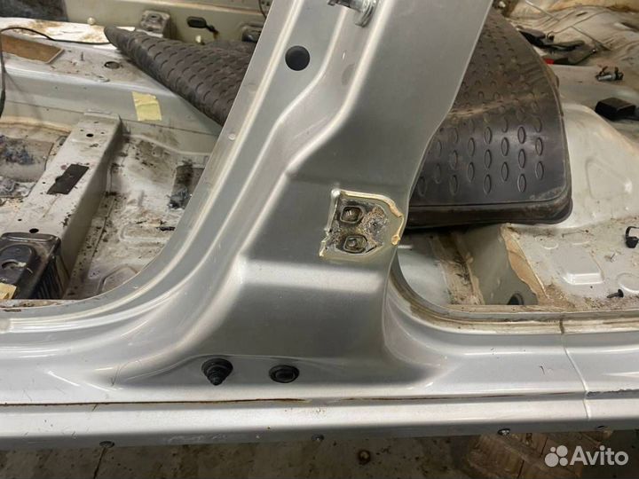 Б/У Порог со стойкой левый 7640900Q0A nissan