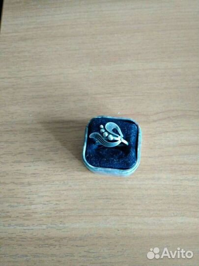 Кольцо с изумрудом