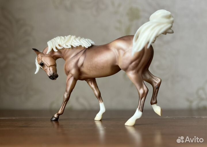 Фигурки лошадей breyer