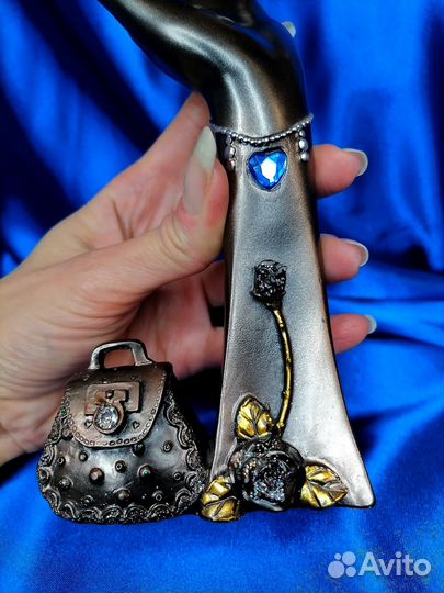 Рука подставка держатель для колец из нулевых