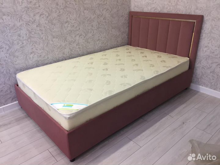 Кровать новая с матрасом