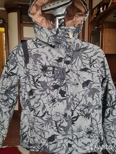 Сноубордическая куртка женская