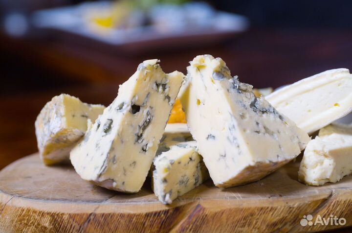Сыр дорблю (с голубой плесенью)
