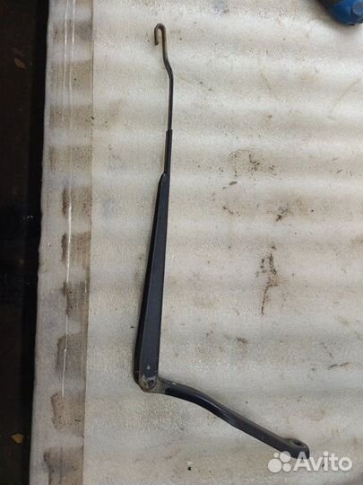 Поводок дворника передний правый Ford Fusion