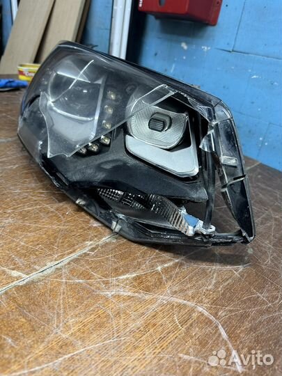 Фара правая VW Touareg 2 NF (10-14) ксенон