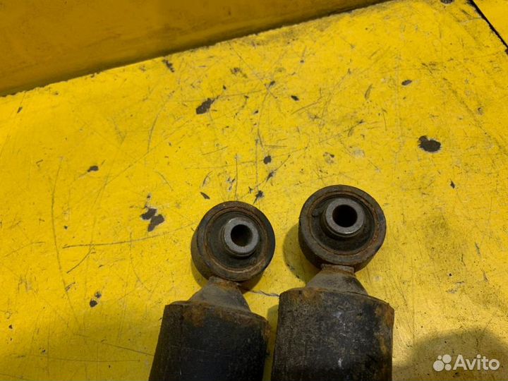 Амортизатор задний Toyota RAV 4 40 (2015-2019)