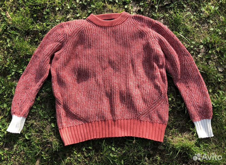 Свитер красный