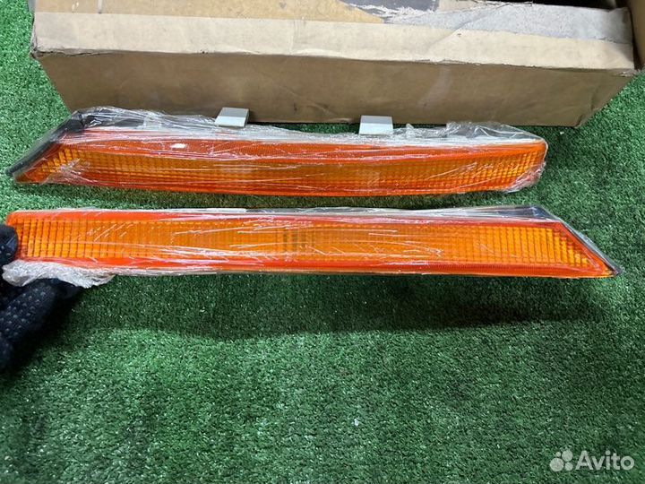 Поворотник передний Mitsubishi Lancer 1983-1986