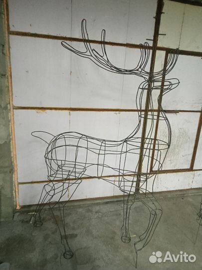 Фигура новогоднего оленя