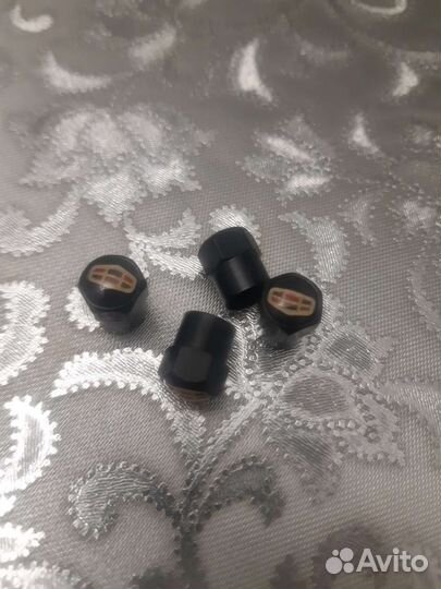 Колпачки для шин на нипель