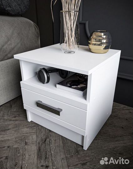 Тумбочка прикроватная