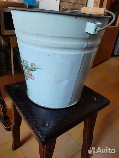 Поднос расписной.кастрюля новпя и ведро