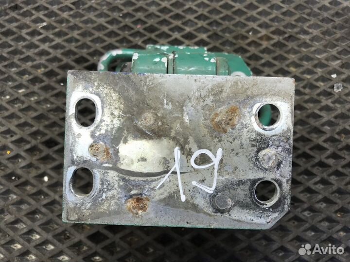 Петля двери правая верхняя