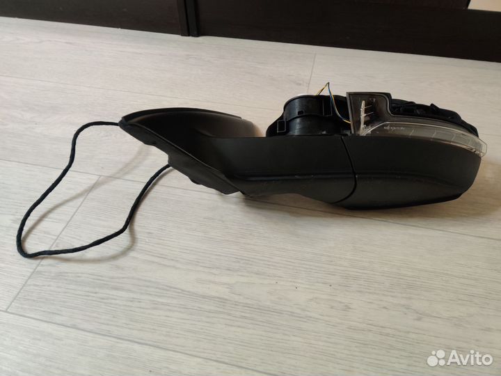 Корпус зеркала левое Skoda Octavia A7