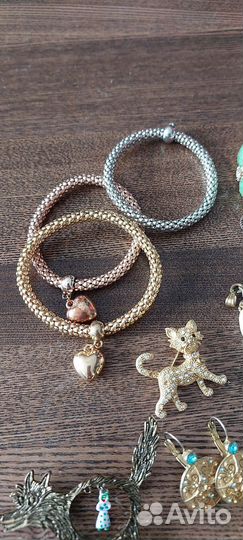 Бижутерия,серги, браслеты,броши