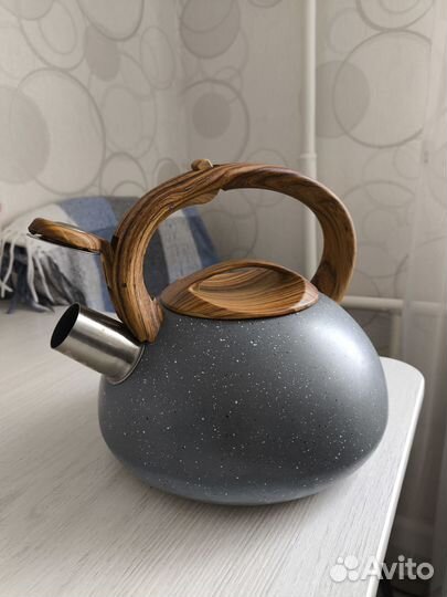 Чайник эмалированный со свистком