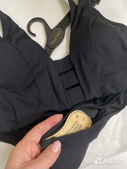 Купальник слитный новый 44 46