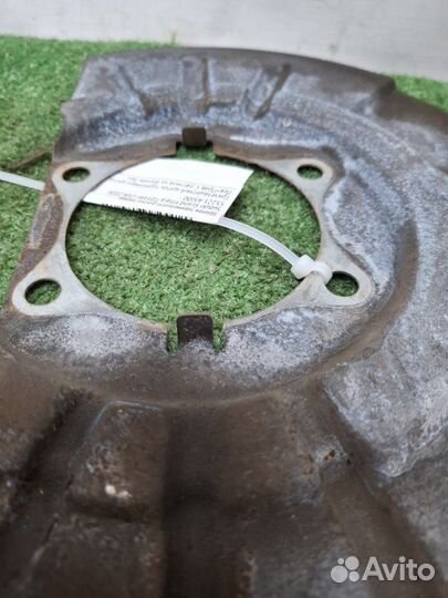 Щиток тормозного диска передний Suzuki Grand