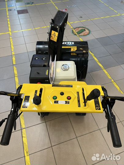 Гусеничный снегоуборщик Honda ST18le 18HP