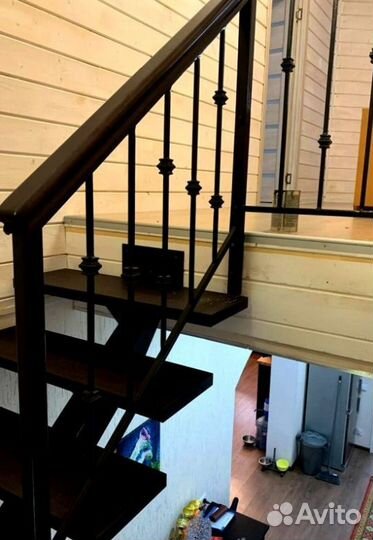 Прямая лестница на металлокаркасе