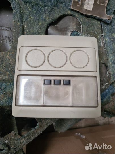 Плафон подсветки салона Land Rover Discovery 3 2.7