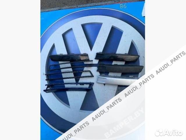Заглушка (решетка) в бампер передний Volkswagen Passat 3C0807718A, 3C0807717A, 3C0807645A, 3C0807646