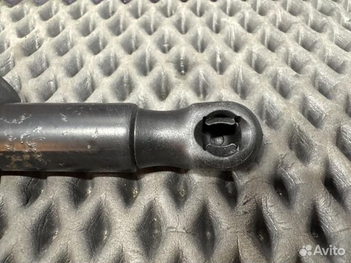 Амортизатор багажника Audi A4 B6 AMB 2004