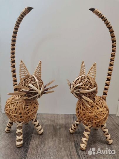 Сувениры кот и кошка плетеные из лозы
