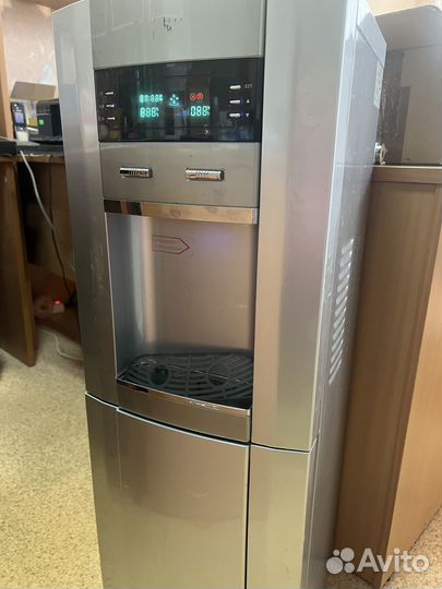 Кулер для воды напольный