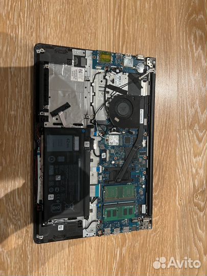 Ноутбук Dell на детали