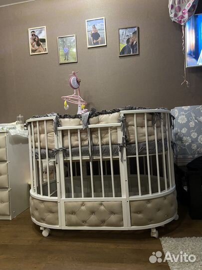 Продам кроватка и комод + матрасы круг овал