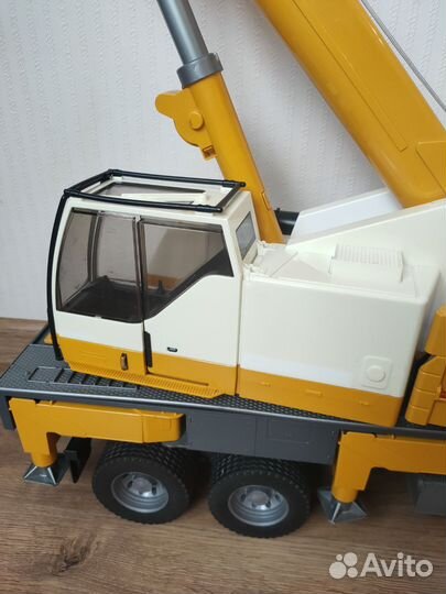 Bruder автокран Mack Granite Liebherr