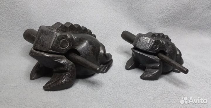 Статуэтка лягушки