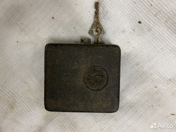 Замок гаражный навесной