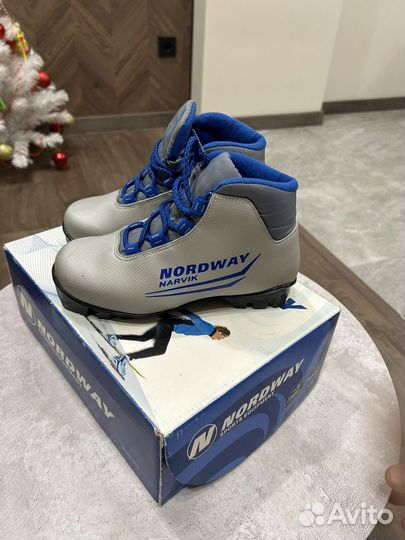 Лыжные ботинки 33 размер крепление NNN